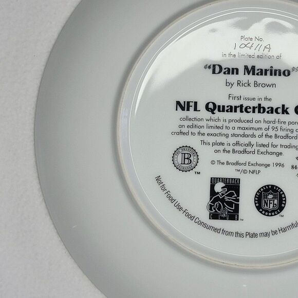 1996 Bradford Exchange Dan Marino NFL Quarterback Club 8" Plate Miami Dolphins - Picture 9 of 11